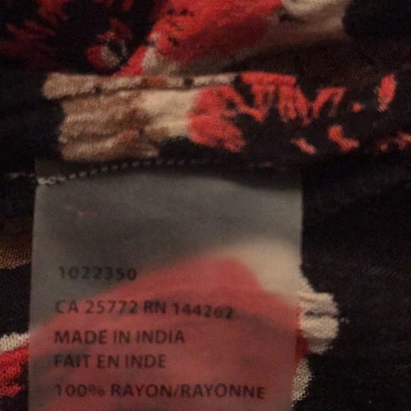 DEX Floral Dress with Back Detail in Lightweight Crinkle Rayon Red Black Cream - Picture 11 of 12